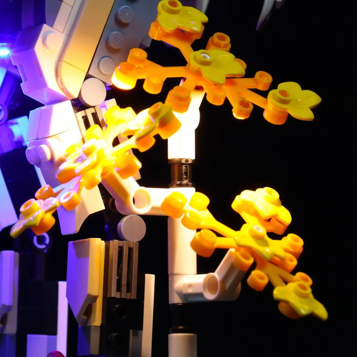 LEGO® Horizon Forbidden West: Tallneck #76989 — display lighting in a dark room (LED lighting kit)