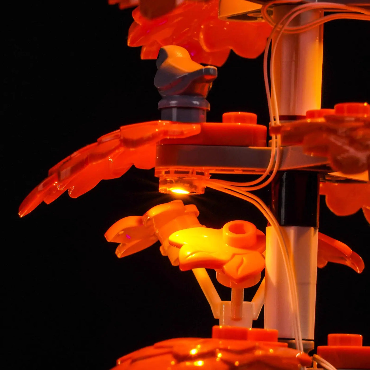 LEGO® Icons Autumn Cottage Garden #11372 — close-up of the LED lighting detail (display light kit)