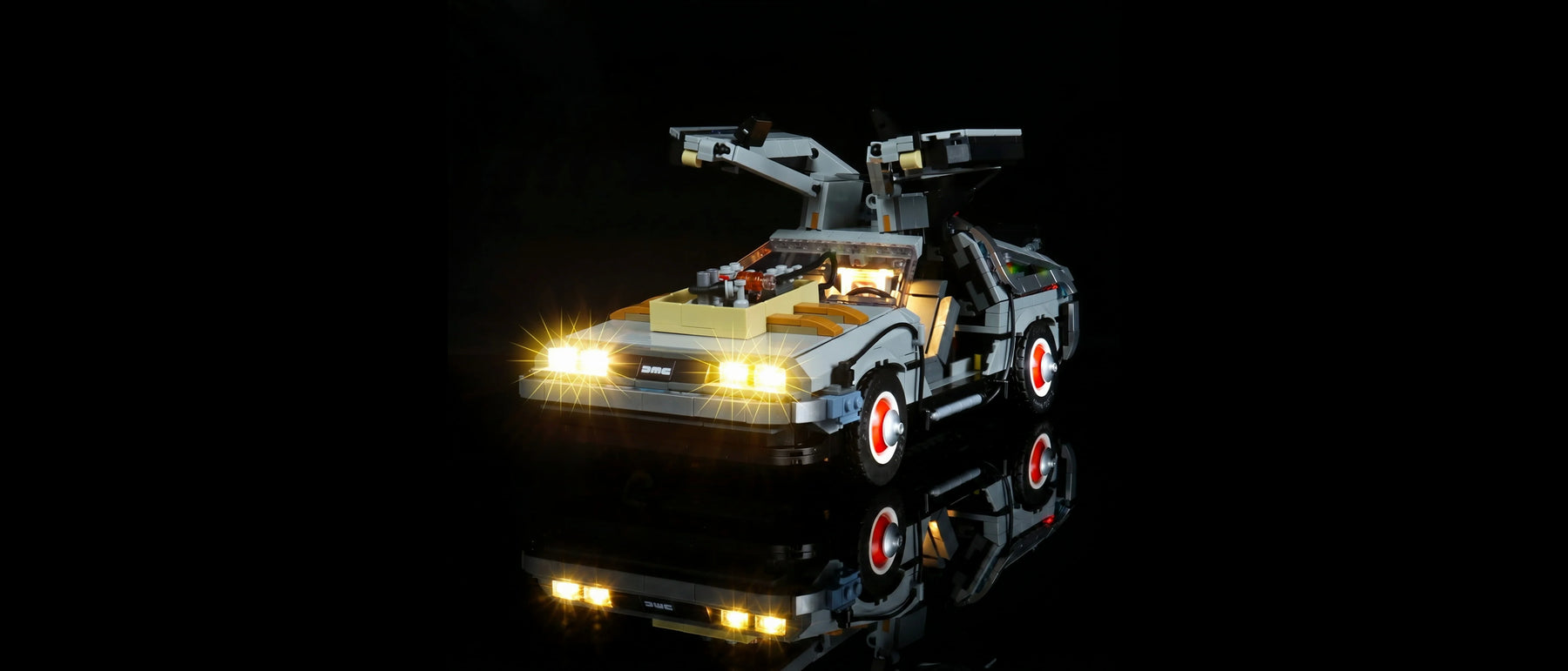 LED-Beleuchtungsset für LEGO® Die Zeitmaschine aus Zurück in die Zukunft #10300 — lit with the LED light kit
