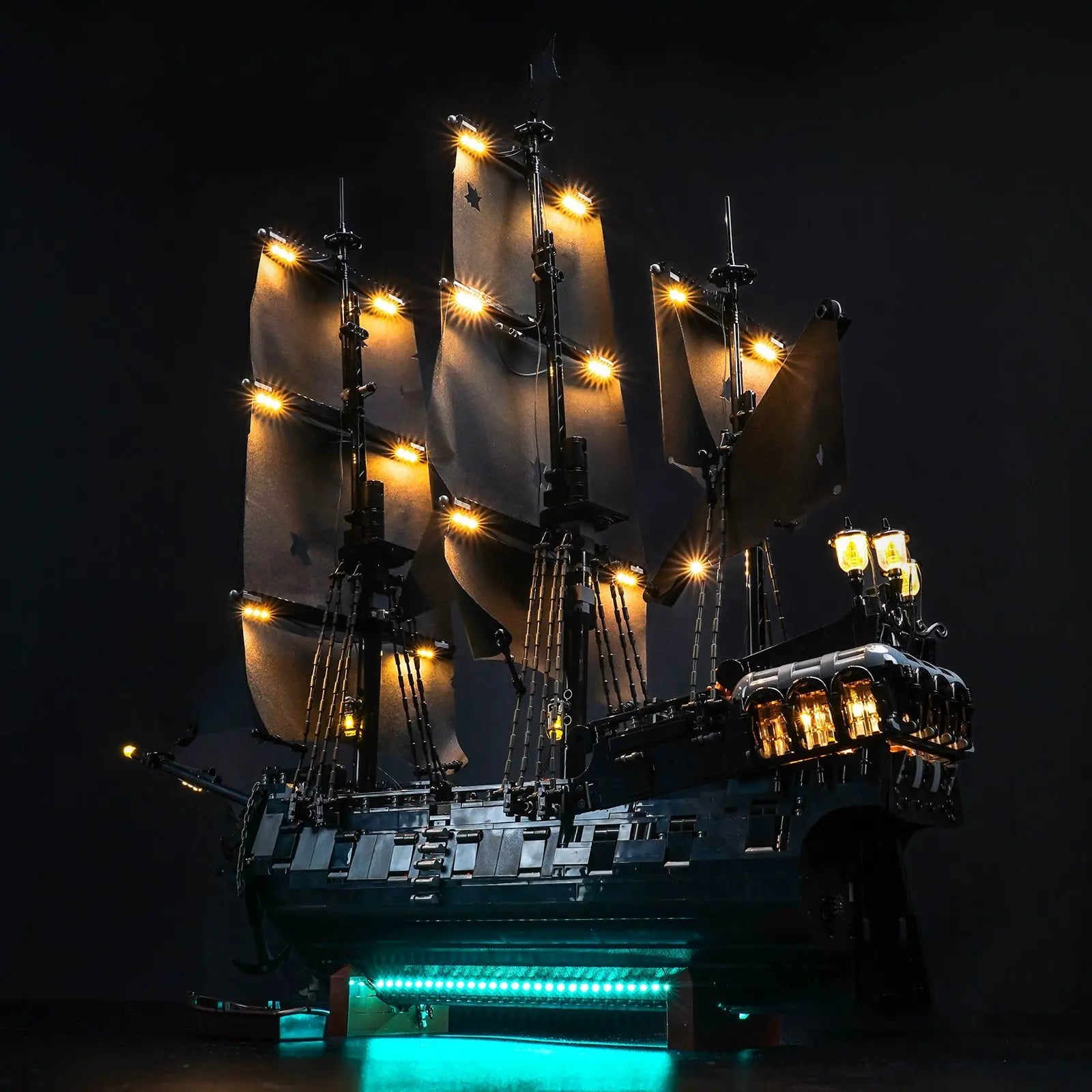 Light Kit LEGO Icons Captain Jack Sparrow's Pirate Ship #10365 display view