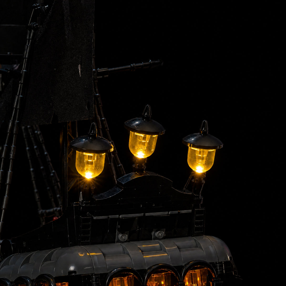 USB-powered LED light kit for LEGO® Icons Captain Jack Sparrow's Pirate Ship #10365, before-and-after lighting