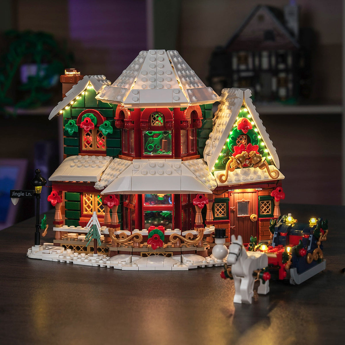 Lichtset für LEGO® Weihnachtshaus #11387 – beleuchtete Ansicht 1