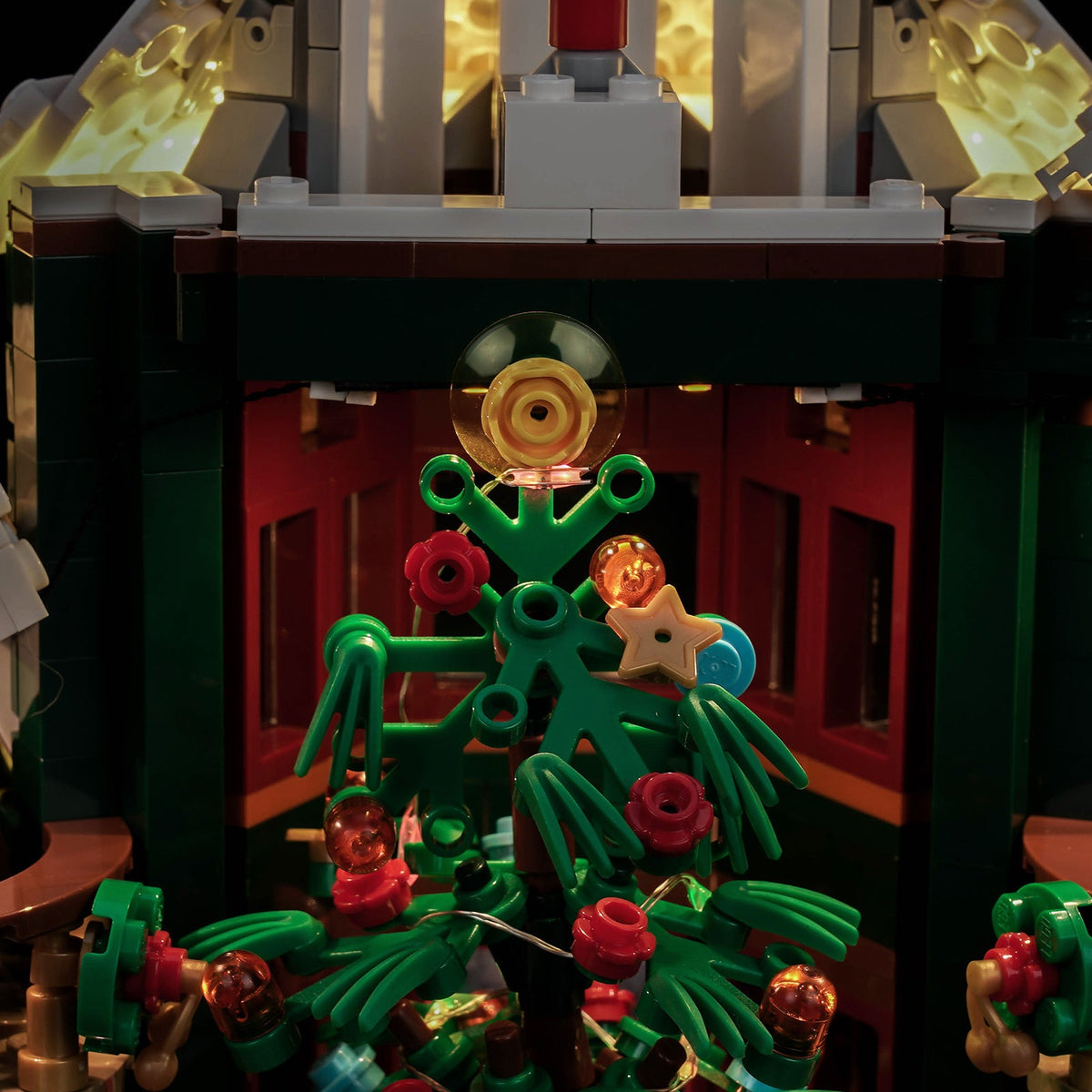Lichtset für LEGO® Weihnachtshaus #11387 – beleuchtete Ansicht 4