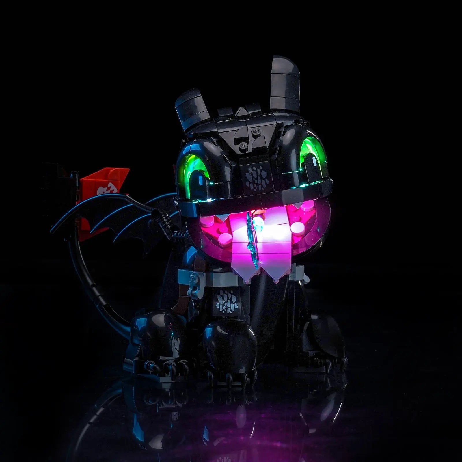 LEGO Icons How to Train Your Dragon: Toothless #10375 LED lighting detail
