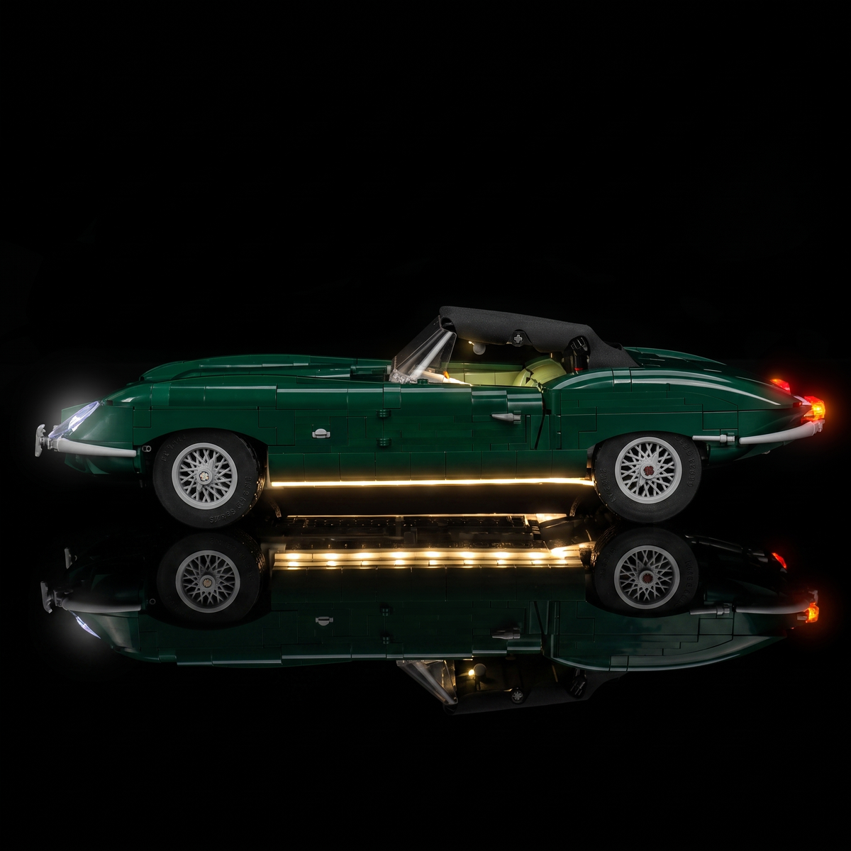 light kit for LEGO® Icons Jaguar E-Type #11381, illuminated at night