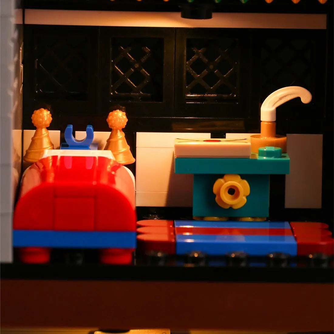 USB-powered LED light kit for LEGO® Icons Lion Knights' Castle #10305, before-and-after lighting