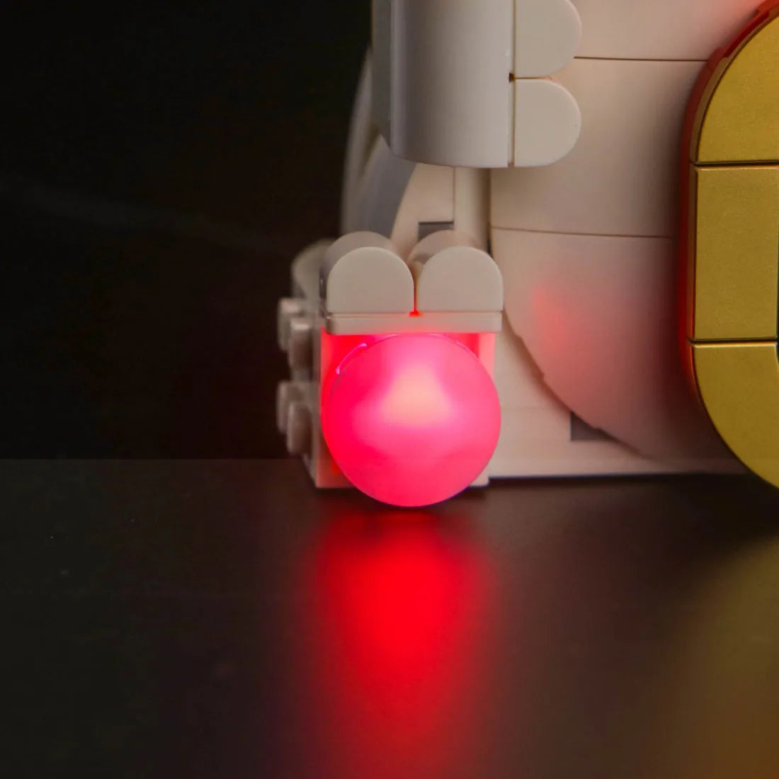 custom LED lighting for LEGO® Icons Lucky Cat #40813, close-up of the LED lighting detail