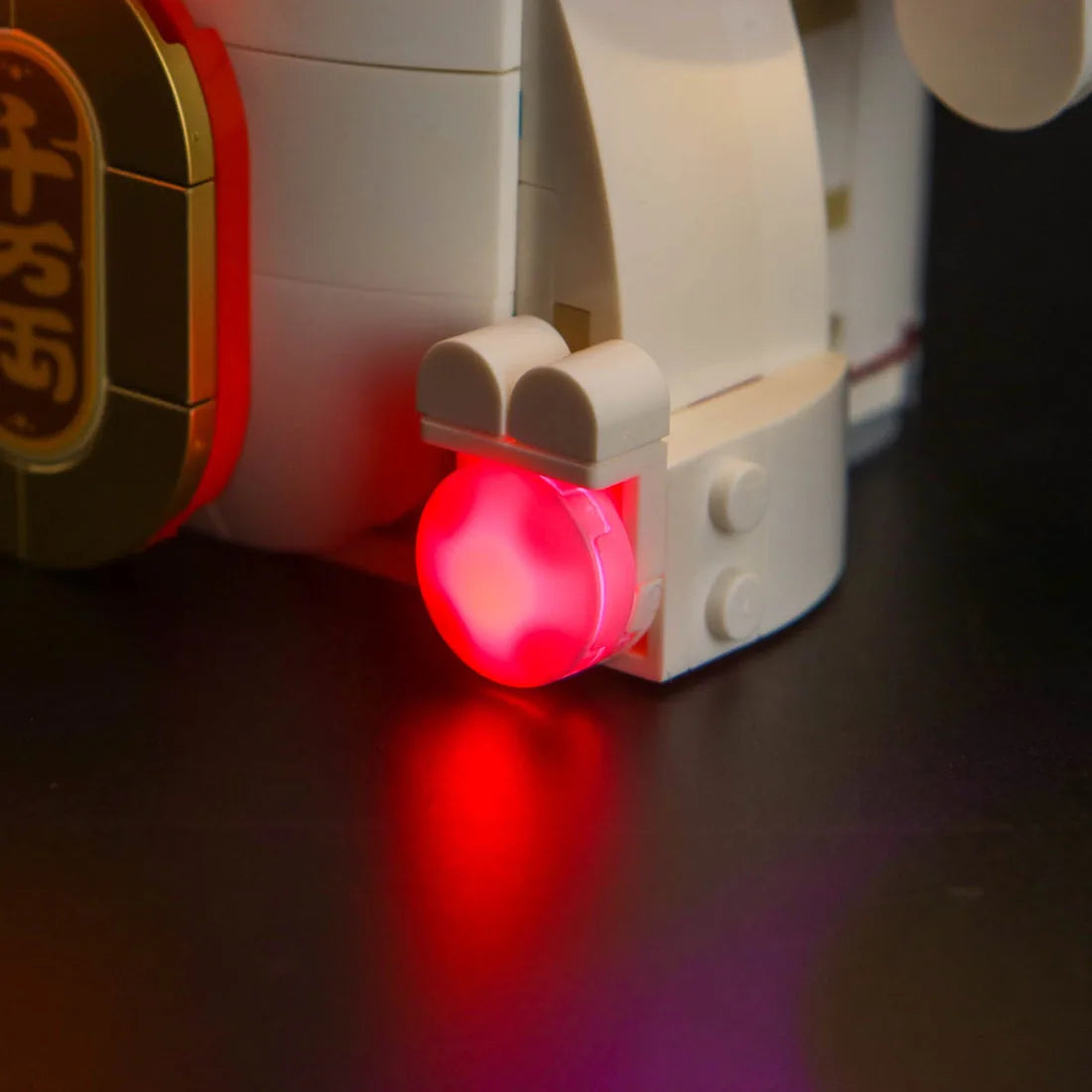LEGO® Icons Lucky Cat #40813 — warm LED glow detail (DIY LED light kit)