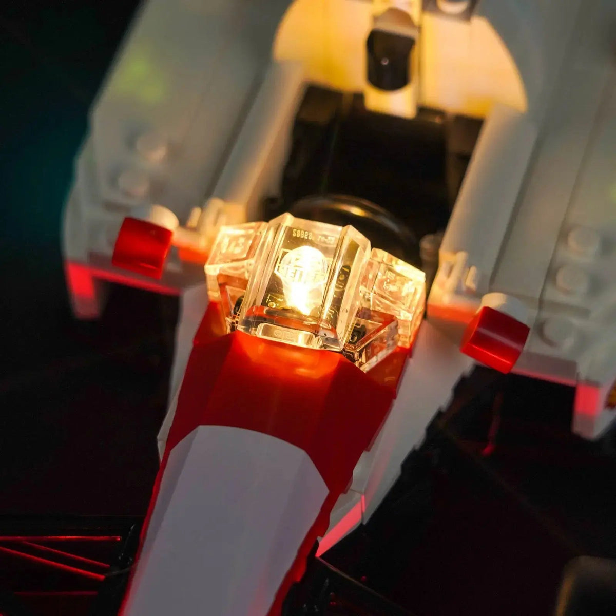 LEGO® Icons McLaren MP4/4 & Ayrton Senna #10330 warm LED glow detail, with the LED lights