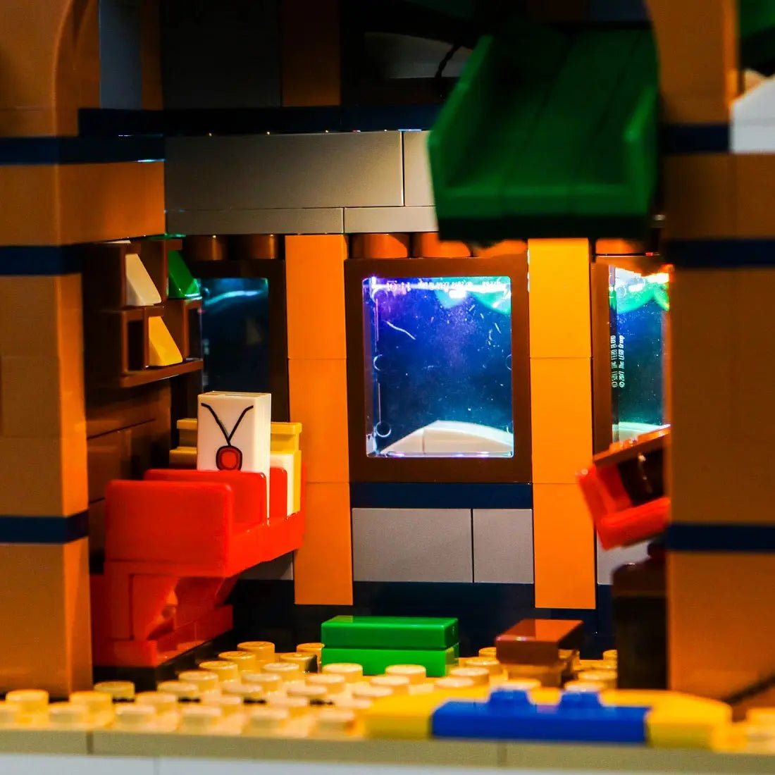 LEGO® Icons Santa's Post Office #10339 — lighting effect on the build (light kit)