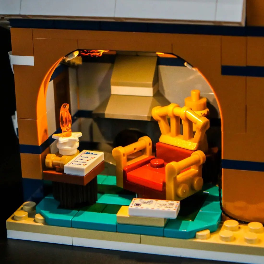 LED lighting kit for LEGO® Icons Santa's Post Office #10339, before-and-after lighting