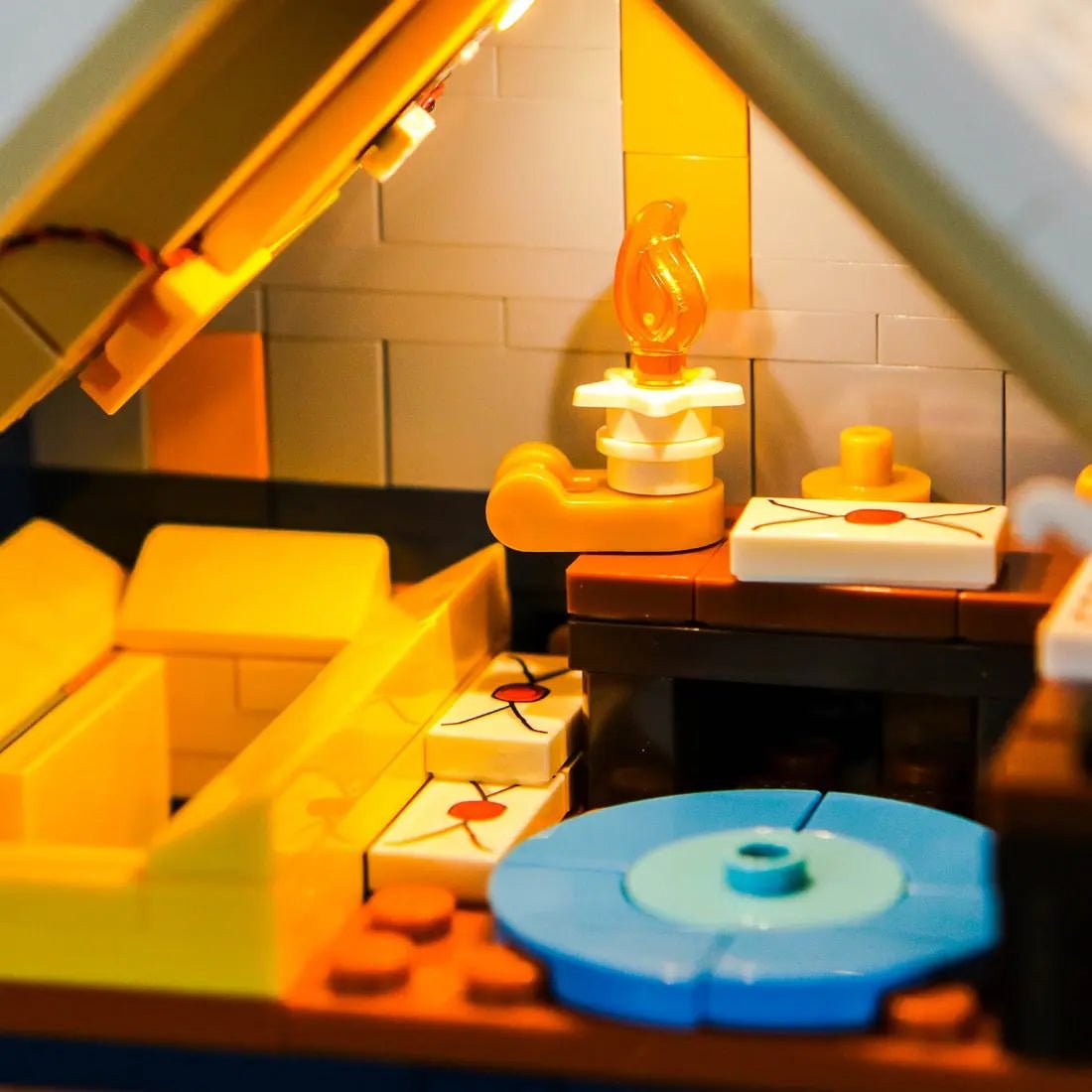 Bright My Bricks USB-powered LED light kit for LEGO® Icons Santa's Post Office #10339 — before-and-after lighting