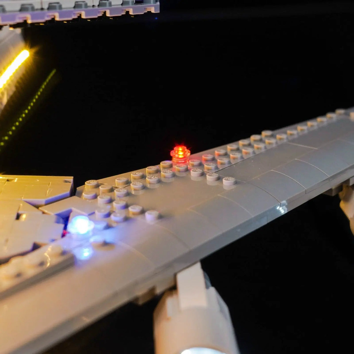 USB-powered LED light kit for LEGO® Icons Shuttle Carrier Aircraft #10360, warm LED glow detail