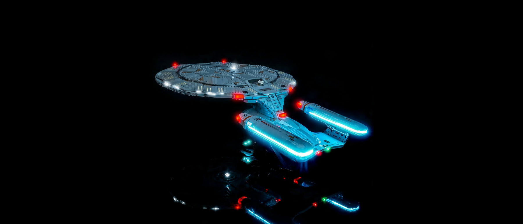 LED-Beleuchtungsset für LEGO® Star Trek: U.S.S. Enterprise NCC-1701-D™ #10356 — lit with the LED light kit