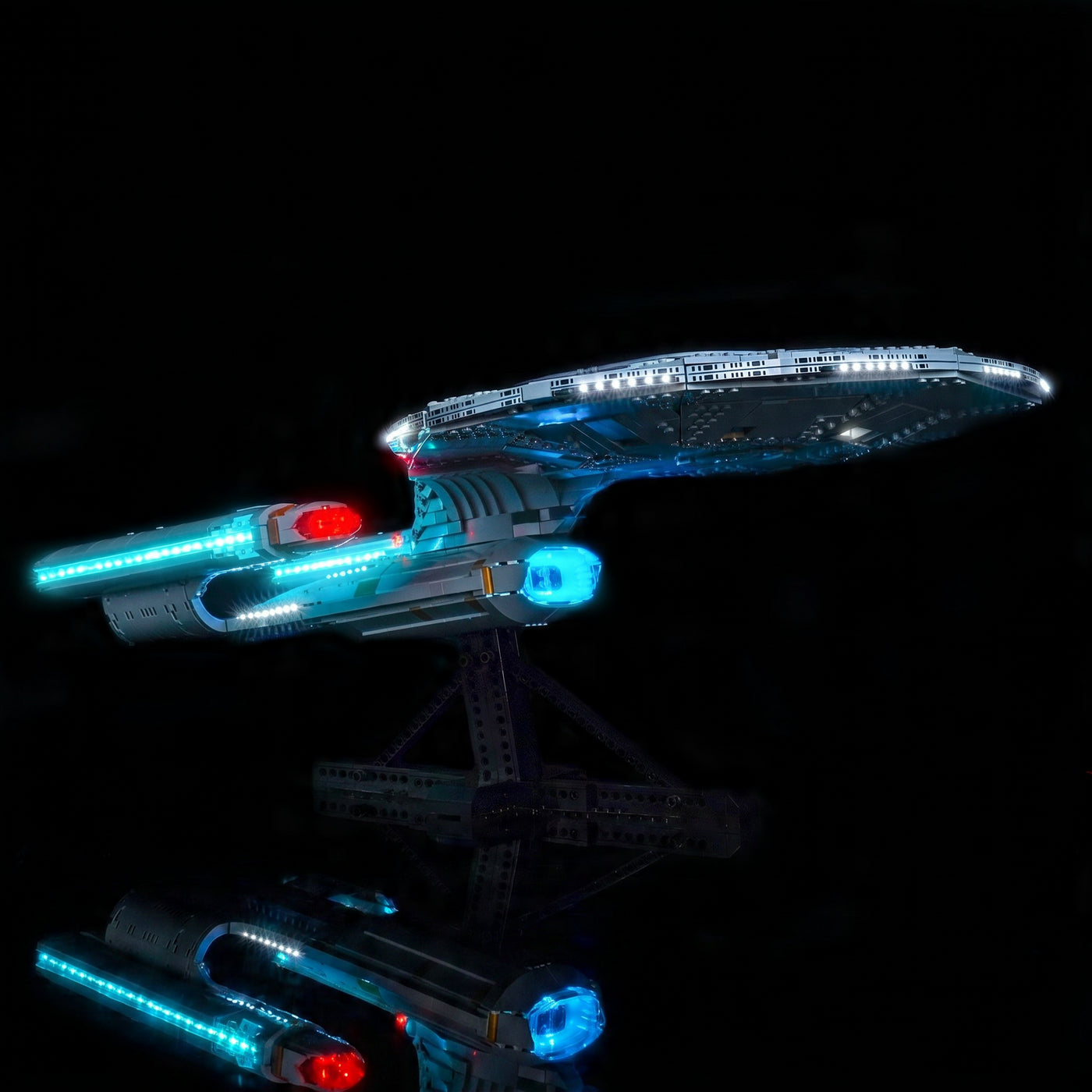 LED light kit for LEGO® Icons Star Trek U.S.S. Enterprise NCC-1701-D #10356, night-mode display glow