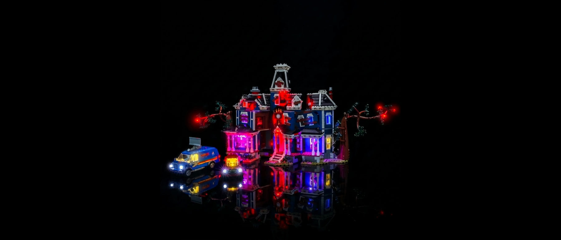 LED-Beleuchtungsset für LEGO® Stranger Things: The Creel House #11370 — lit with the LED light kit