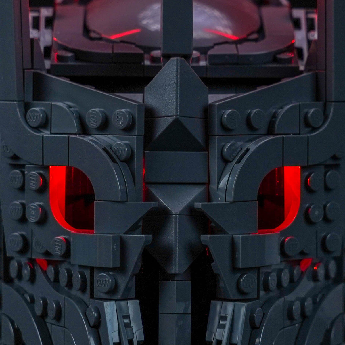 LEGO® Icons The Lord of the Rings: Sauron's Helmet #11373 LED strips and bricks detail, with the light kit