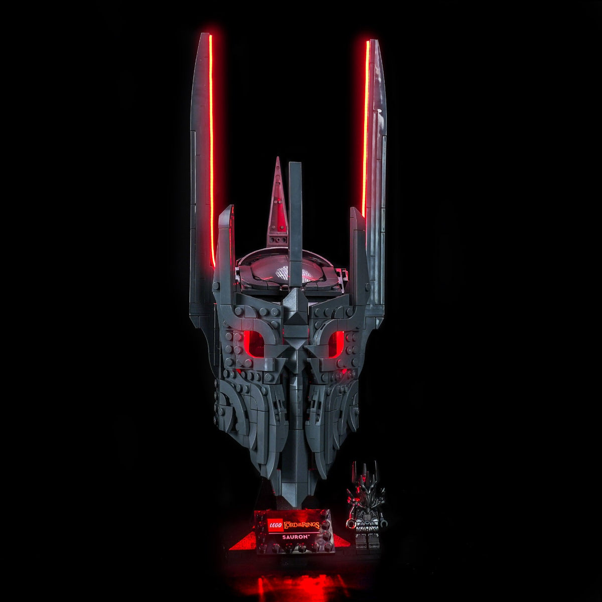 display lighting in a dark room: Bright My Bricks LED light kit for LEGO® Icons The Lord of the Rings: Sauron's Helmet #11373