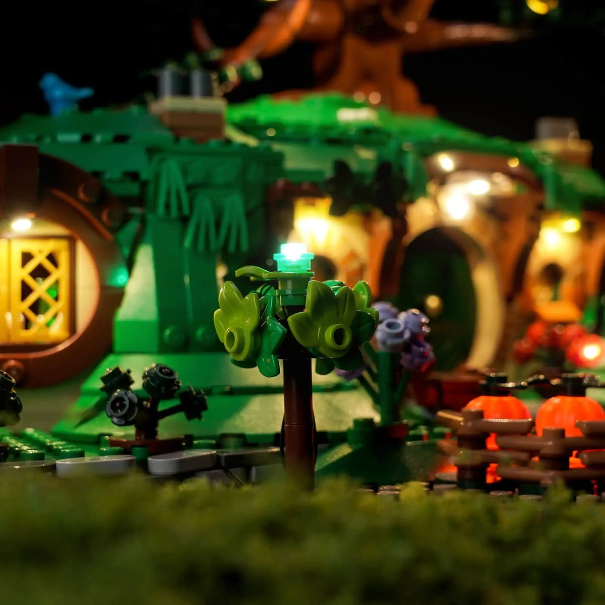 LEGO® Icons The Lord of the Rings: The Shire #10354 — close-up of the LED lighting detail (LED lights)