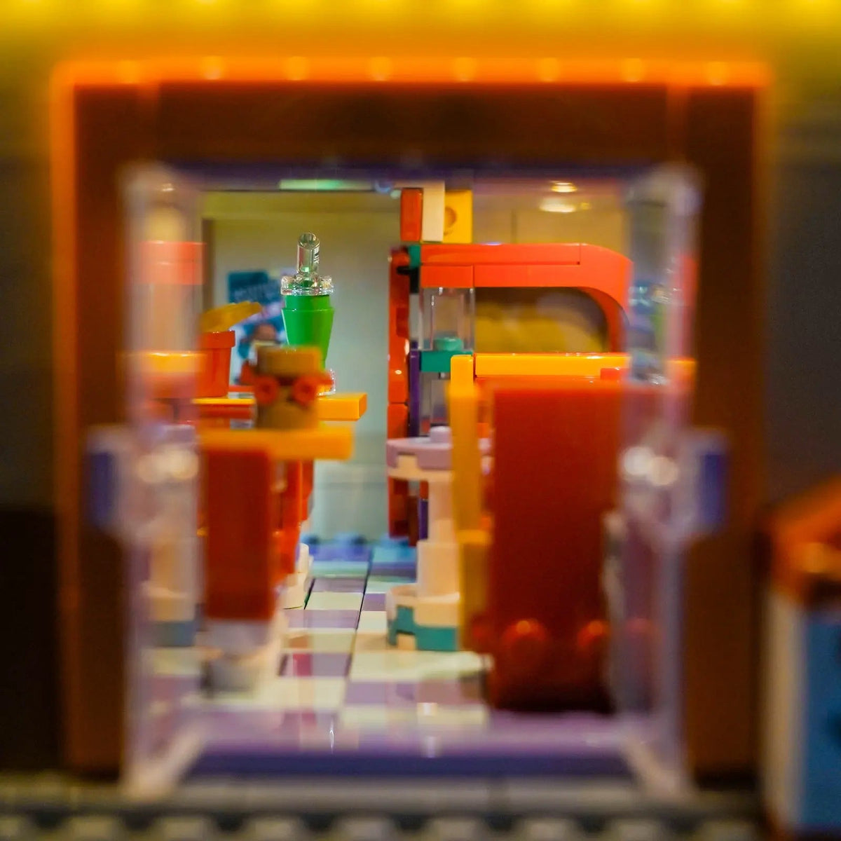 LED light kit for LEGO® Icons The Simpsons: Krusty Burger #10352, before-and-after lighting
