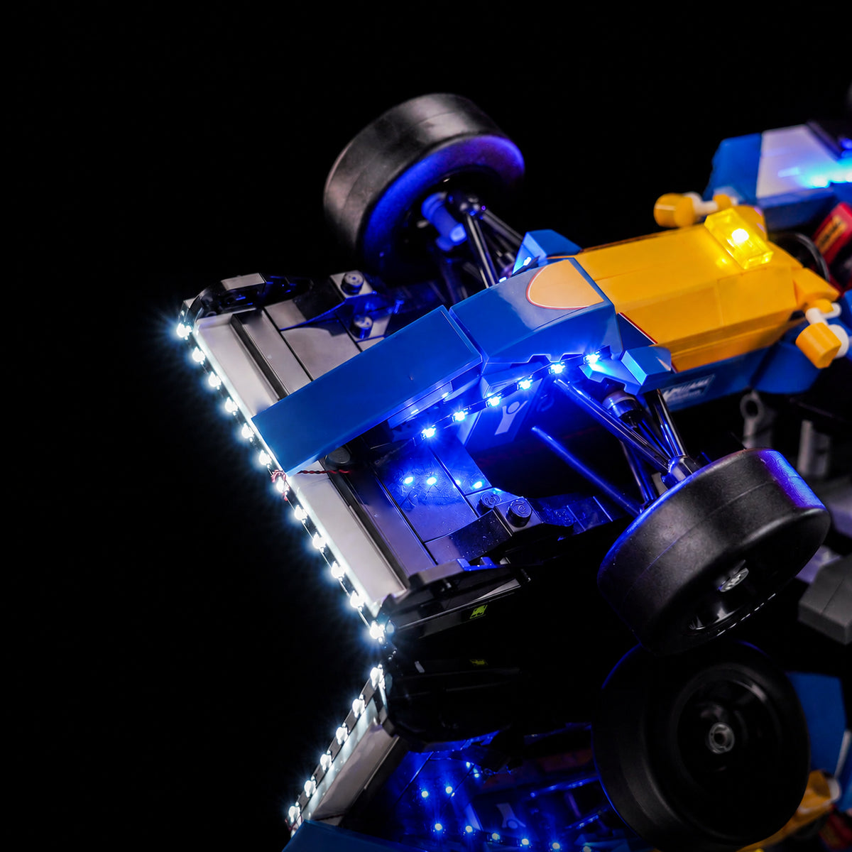 LEGO® Icons Williams Racing FW14B & Nigel Mansell #10353 — showcase lighting view (LED lighting kit)