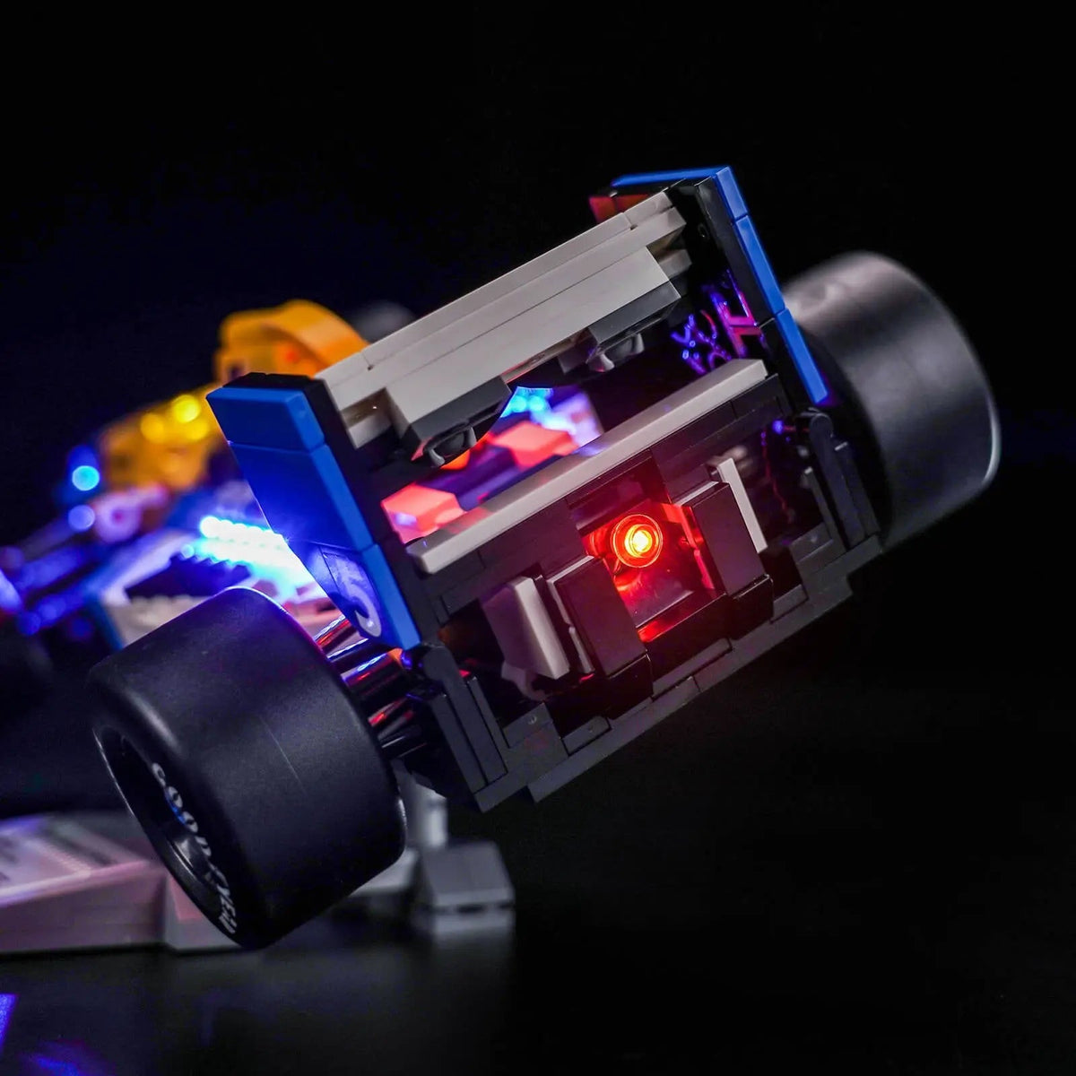display light kit for LEGO® Icons Williams Racing FW14B & Nigel Mansell #10353, lighting effect on the build