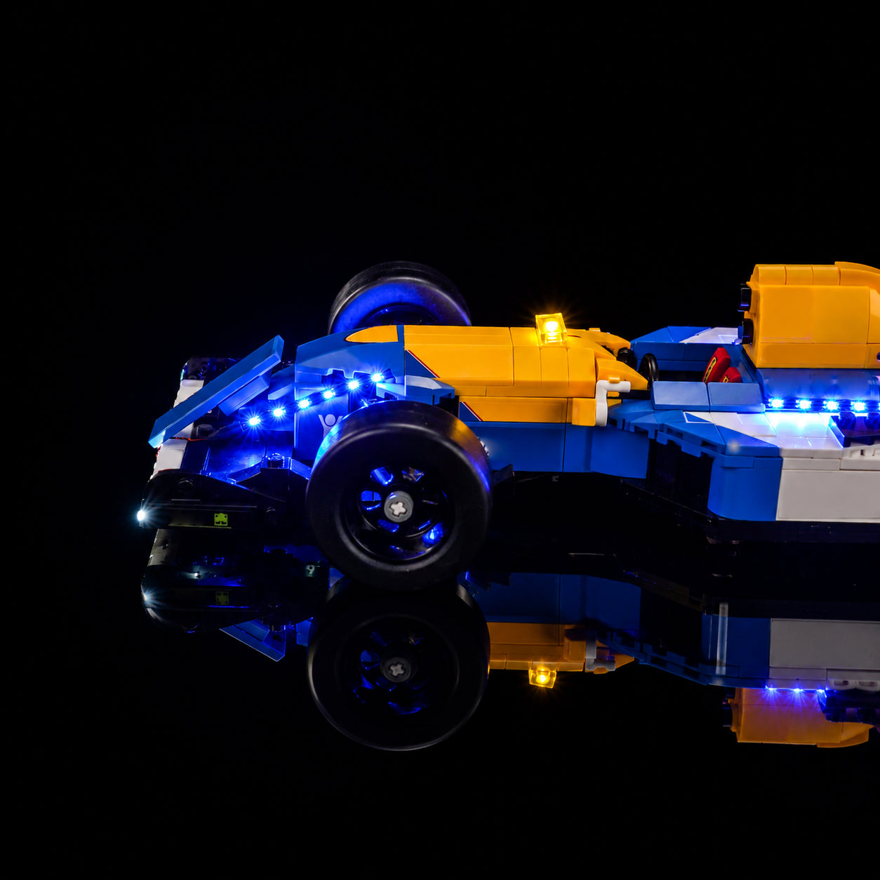 LED light kit for LEGO® Icons Williams Racing FW14B & Nigel Mansell #10353, illuminated at night