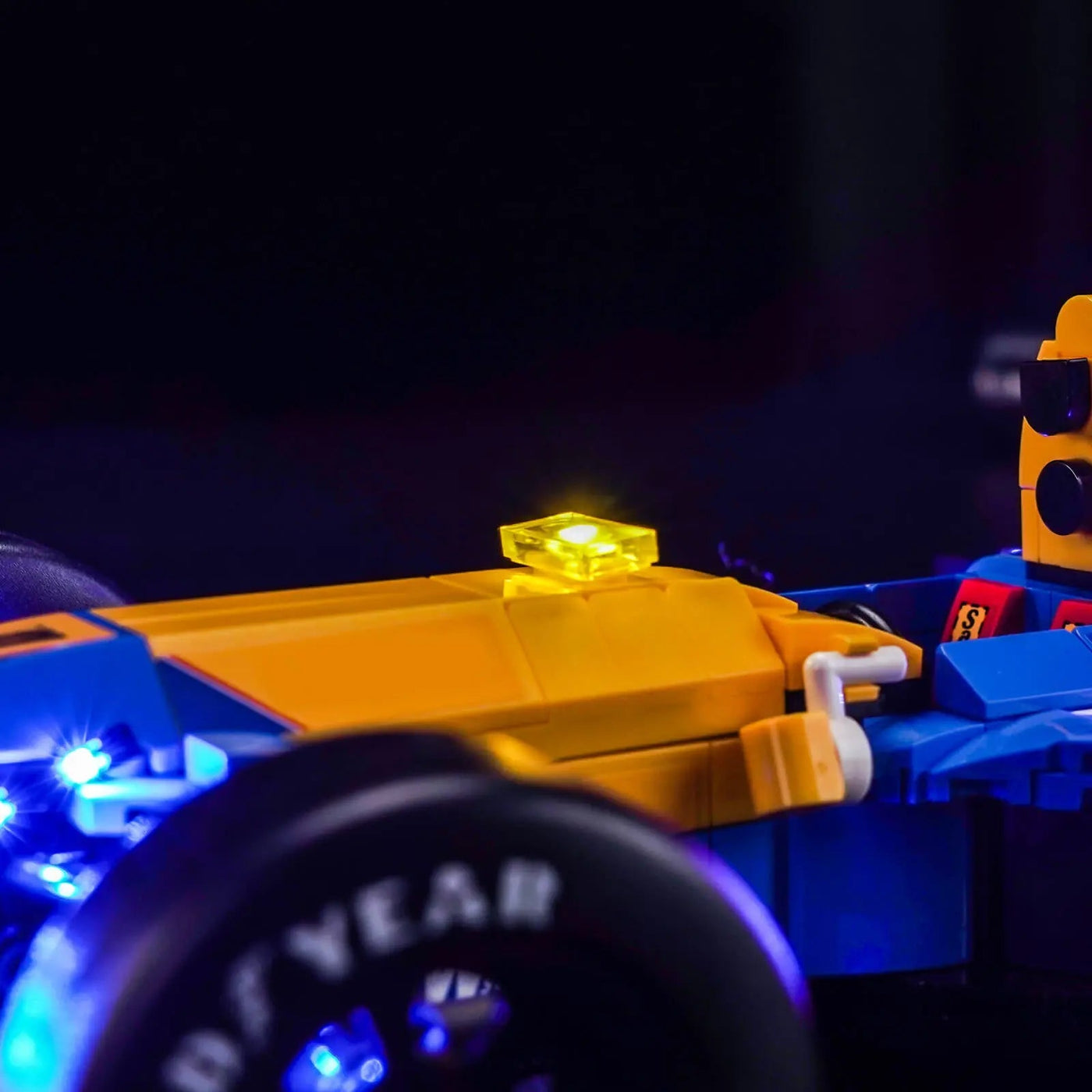 fully illuminated on display: Bright My Bricks LED light kit for LEGO® Icons Williams Racing FW14B & Nigel Mansell #10353