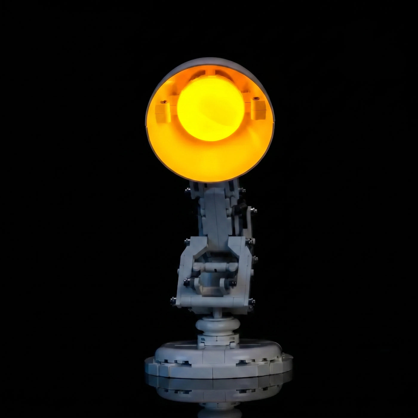 LEGO® Ideas ǀ Disney Pixar Luxo Jr. #21357 — close-up of the LED lighting detail (RGB LED light kit)