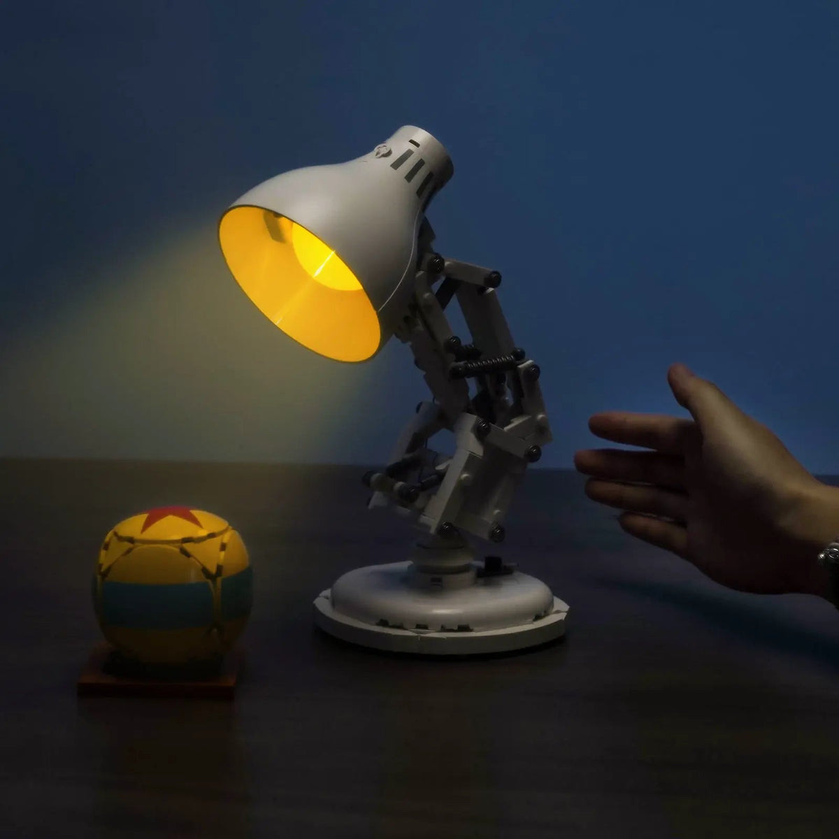 LEGO® Ideas ǀ Disney Pixar Luxo Jr. #21357 night-mode display glow, with the DIY LED light kit