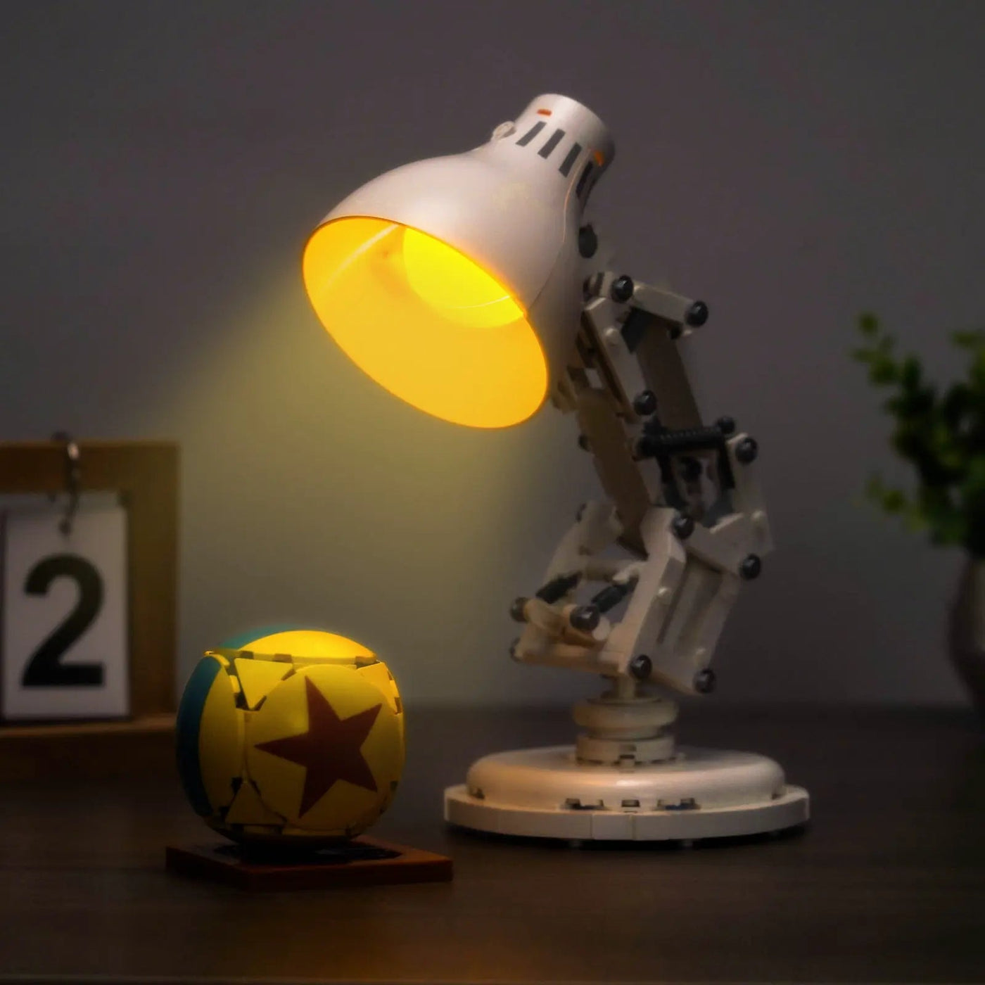display light kit for LEGO® Ideas ǀ Disney Pixar Luxo Jr. #21357, front view fully lit