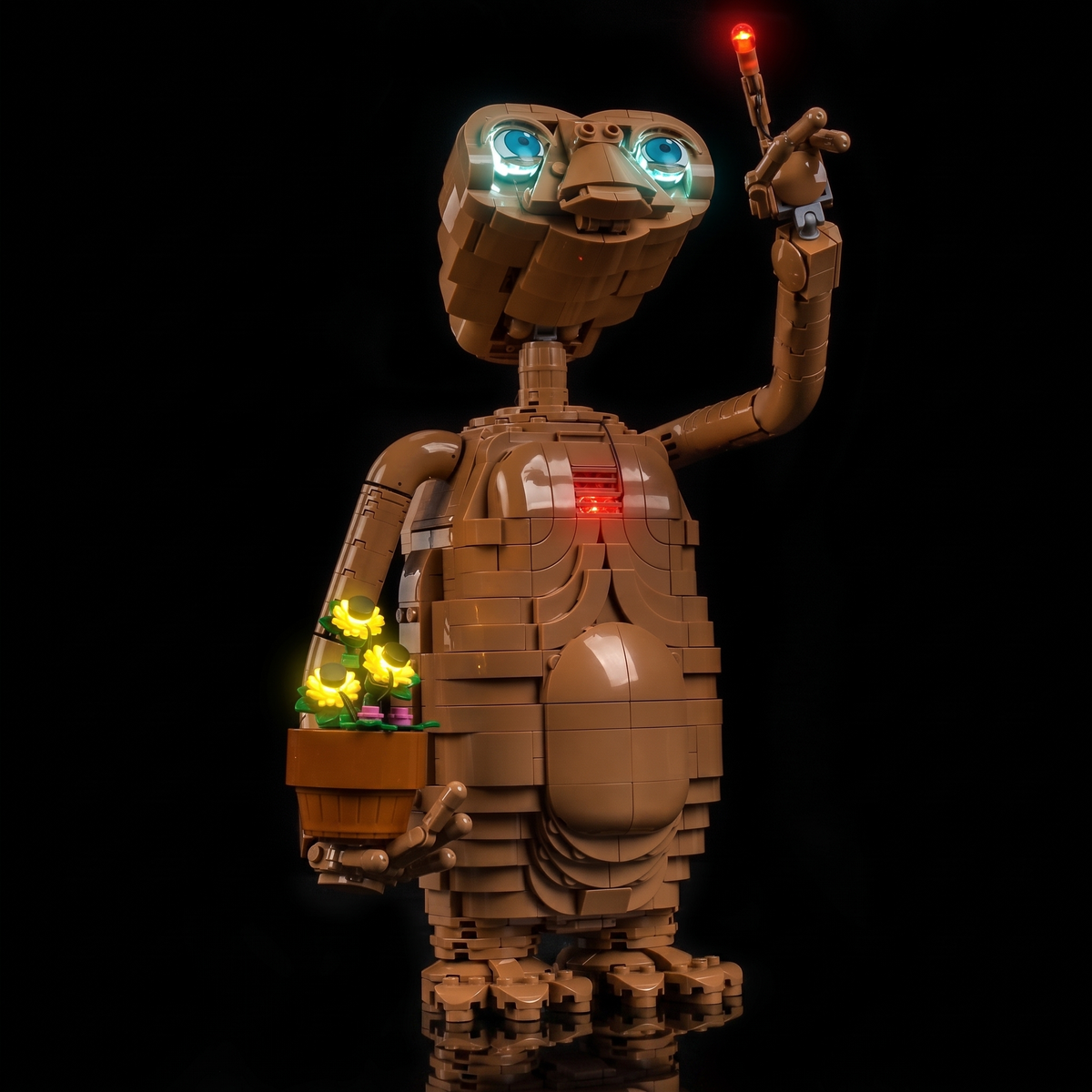 LEGO® Ideas E.T. the Extra-Terrestrial #21370 lighting effect on the build, with the premium LED light kit