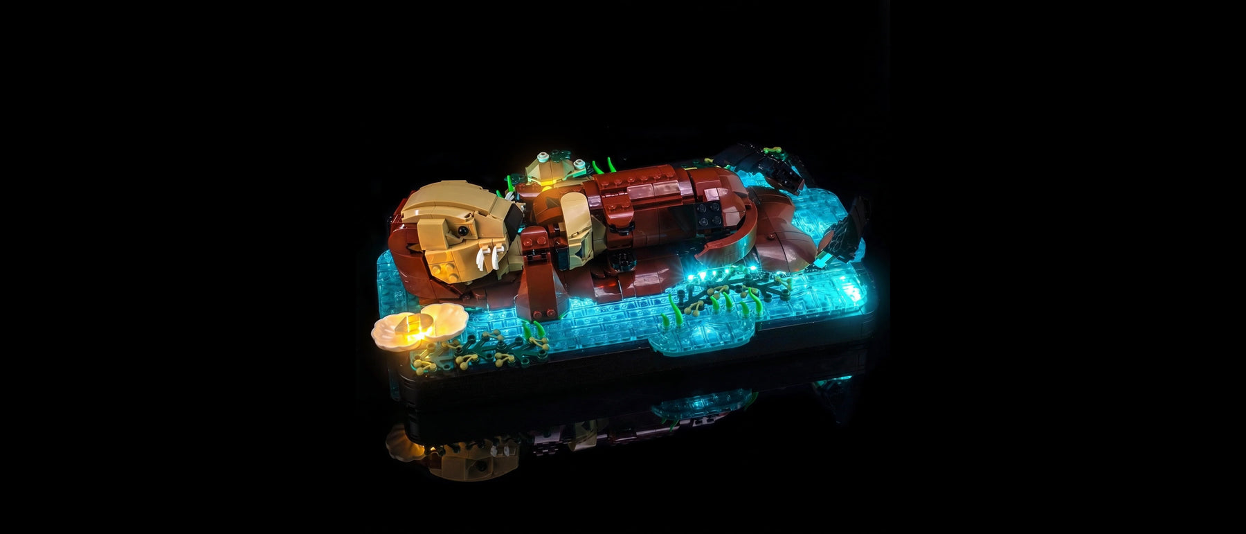 LED-Beleuchtungsset für LEGO® Schwimmende Otter #21366 — lit with the LED light kit