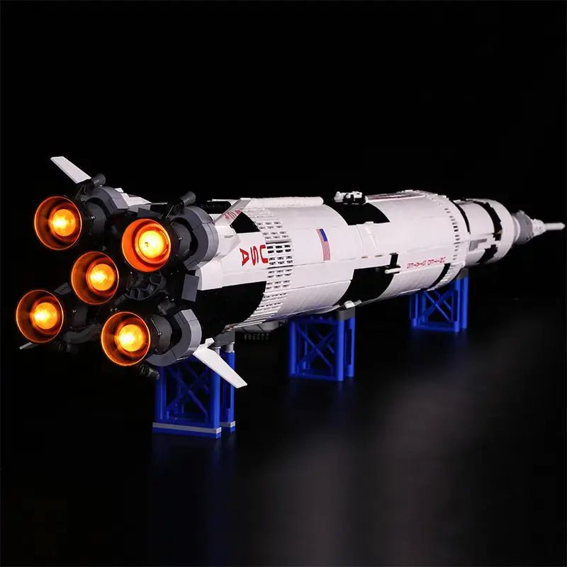 front view fully lit: Bright My Bricks USB-powered LED light kit for LEGO® Ideas NASA Apollo Saturn V #21309