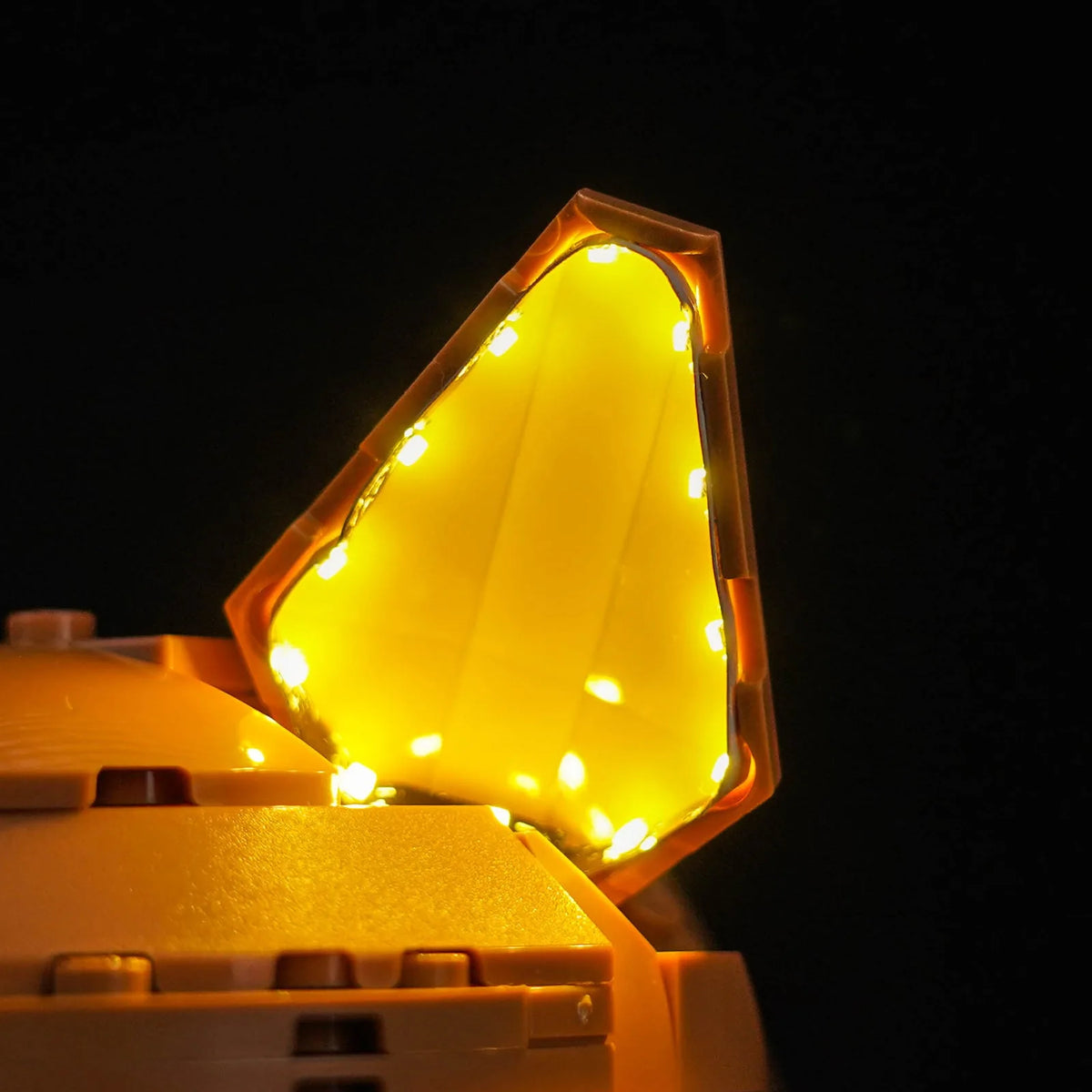 LEGO® Ideas Orange Cat #21376 lighting effect on the build, with the custom LED lighting