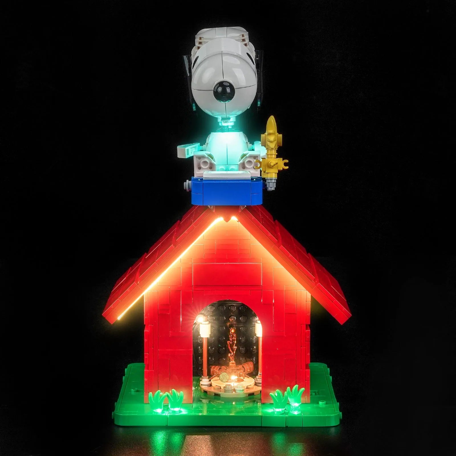 LEGO Ideas Peanuts Snoopy's Doghouse #21368 LED lighting detail