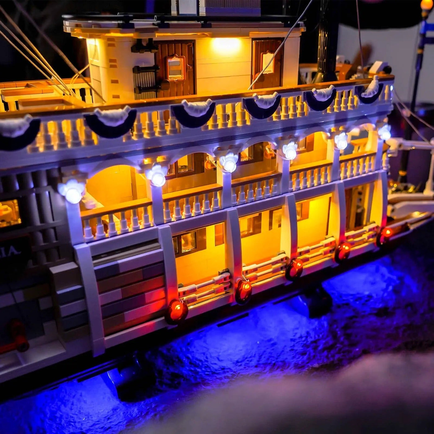 LEGO® Ideas River Steamboat #21356 — lighting effect on the build (RGB LED light kit)