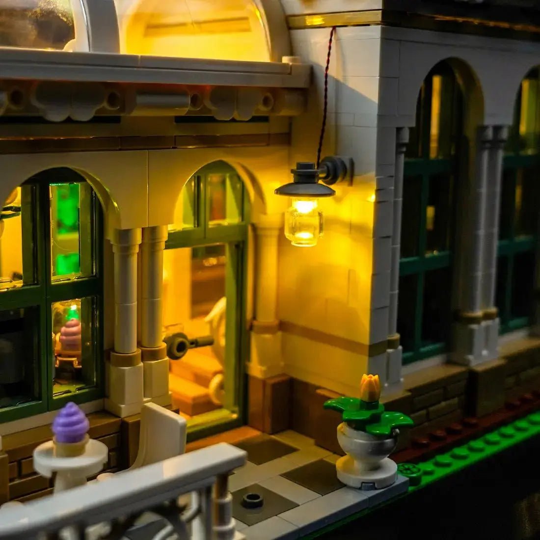 DIY LED light kit for LEGO® Ideas The Botanical Garden #21353, warm LED glow detail