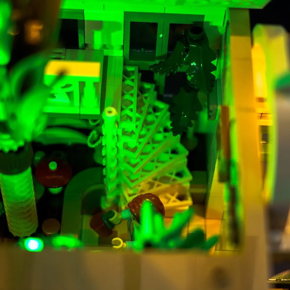 LEGO® Ideas The Botanical Garden #21353 — warm LED glow detail (LED lighting kit)