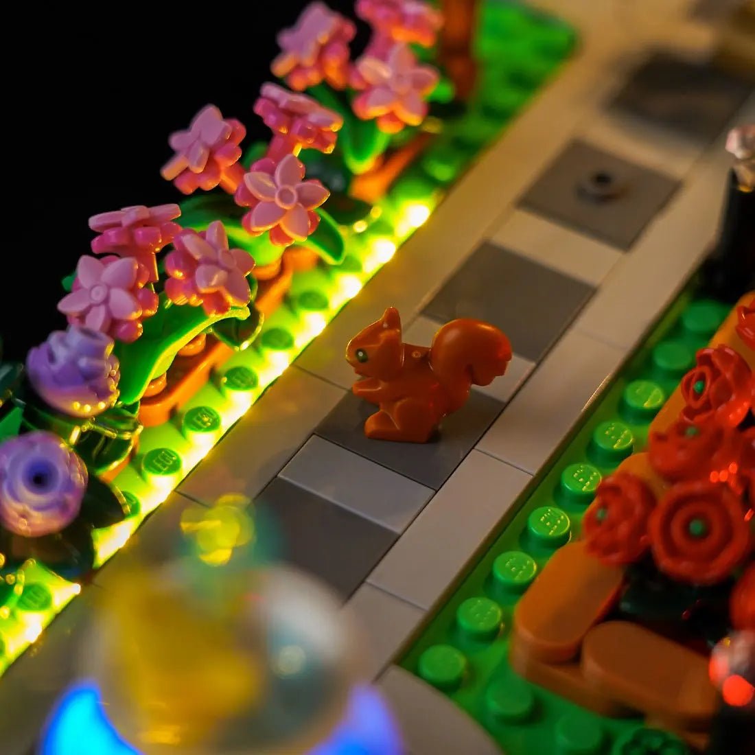 LEGO® Ideas The Botanical Garden #21353 — LED strips and bricks detail (light kit)