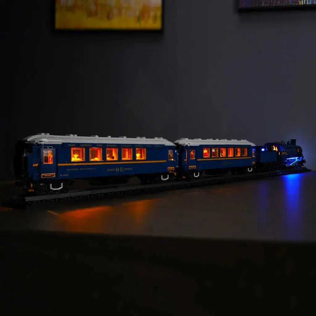 LEGO® Ideas The Orient Express Train #21344 — close-up of the LED lighting detail (LED light kit)