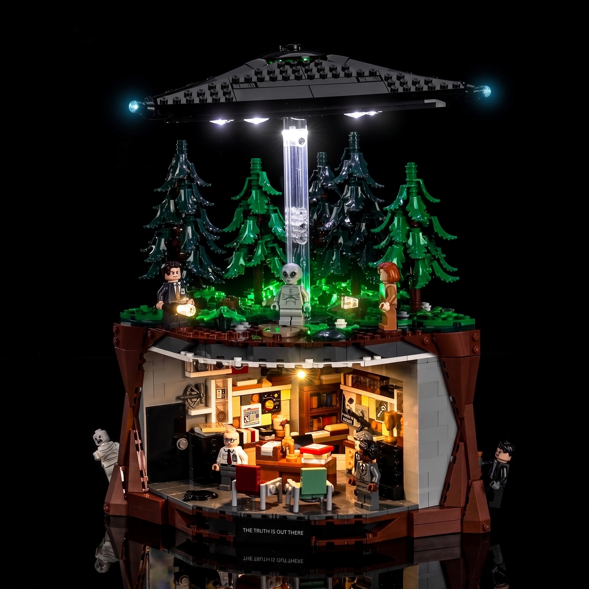 LEGO® Ideas The X-Files #21369 lighting effect on the build, with the premium LED light kit