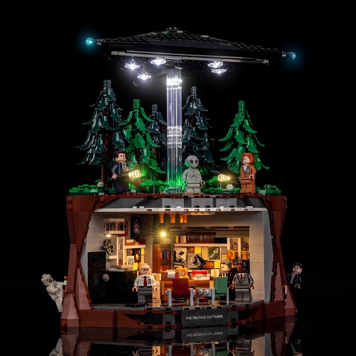 LED kit powered on: Bright My Bricks LED lighting kit for LEGO® Ideas The X-Files #21369