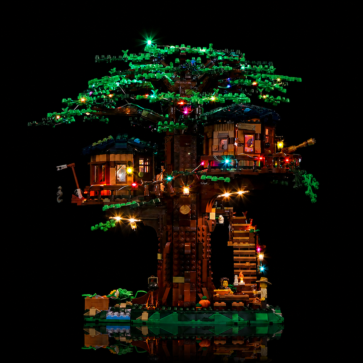 LEGO® Ideas Tree House #21318 — display lighting in a dark room (premium LED light kit)