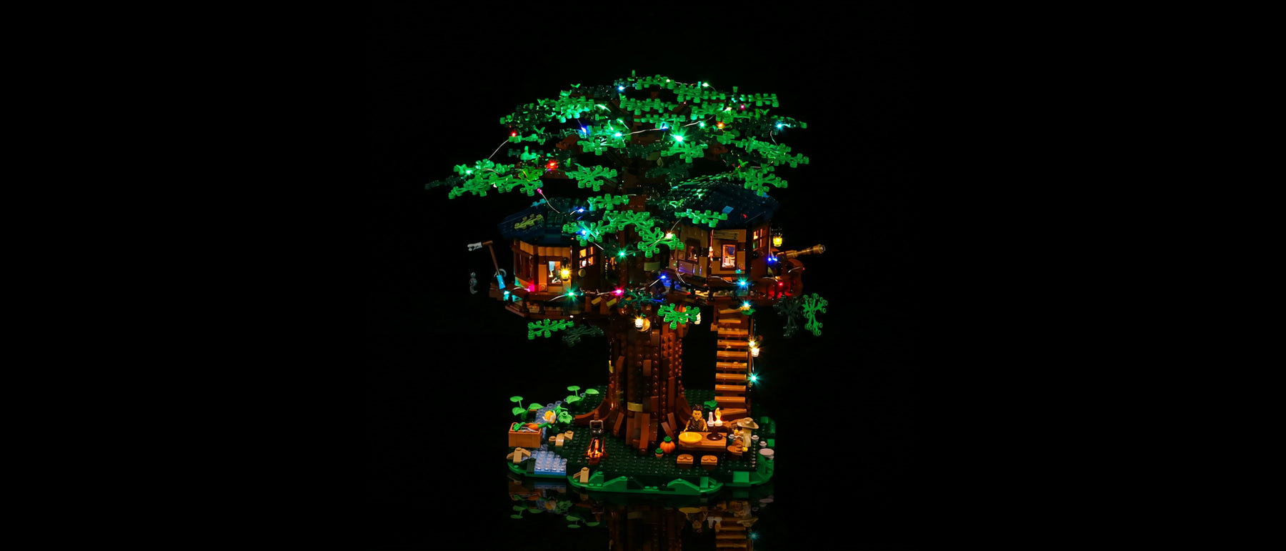 Kit LED pour LEGO® La cabane dans l’arbre #21318 — lit with the LED light kit