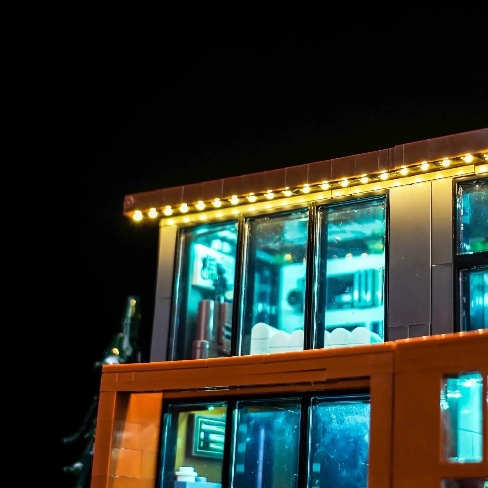 LEGO Ideas Twilight: The Cullen House #21354 LED lighting detail