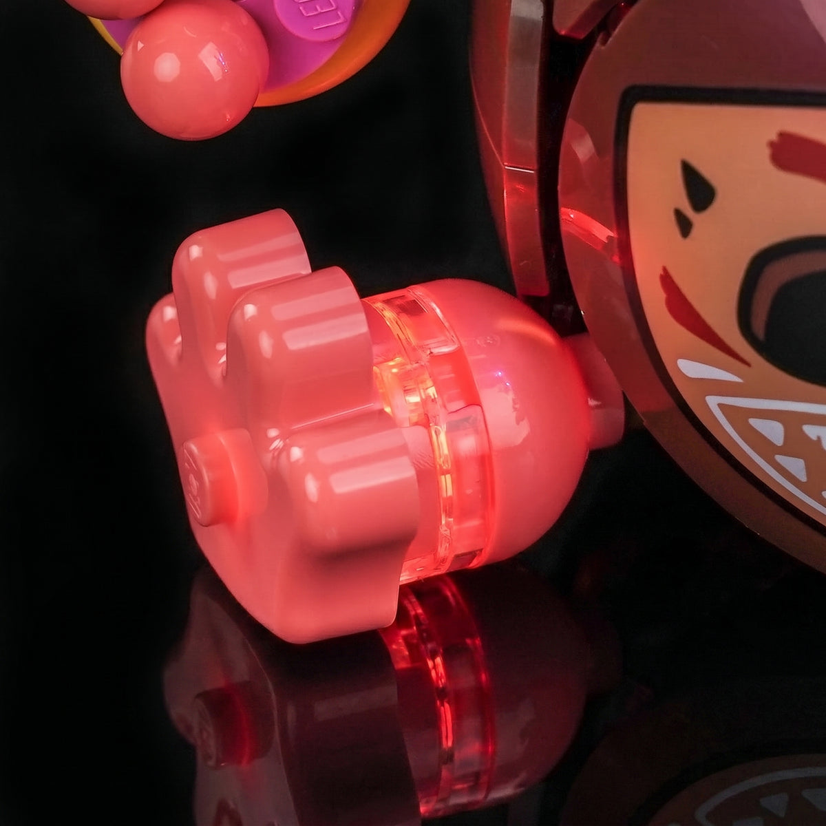 LEGO® Kakamora #43293 display lighting in a dark room, with the LED light kit