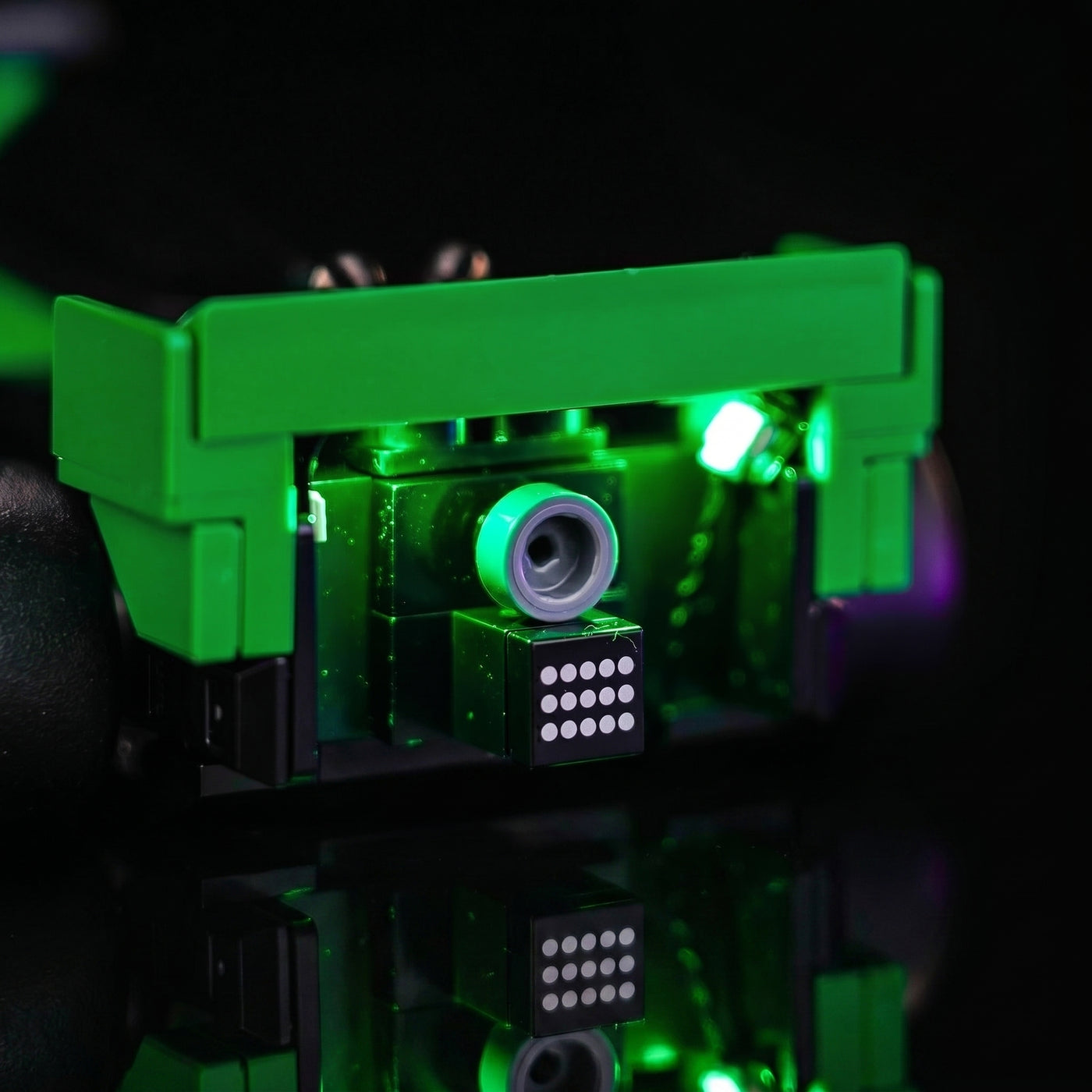 DIY LED light kit for LEGO® KICK Sauber F1 Team C44 Race Car #77247, before-and-after lighting