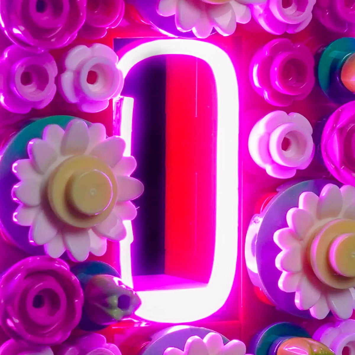 lighting effect on the build: Bright My Bricks LED lights for LEGO® Love Letters #40867