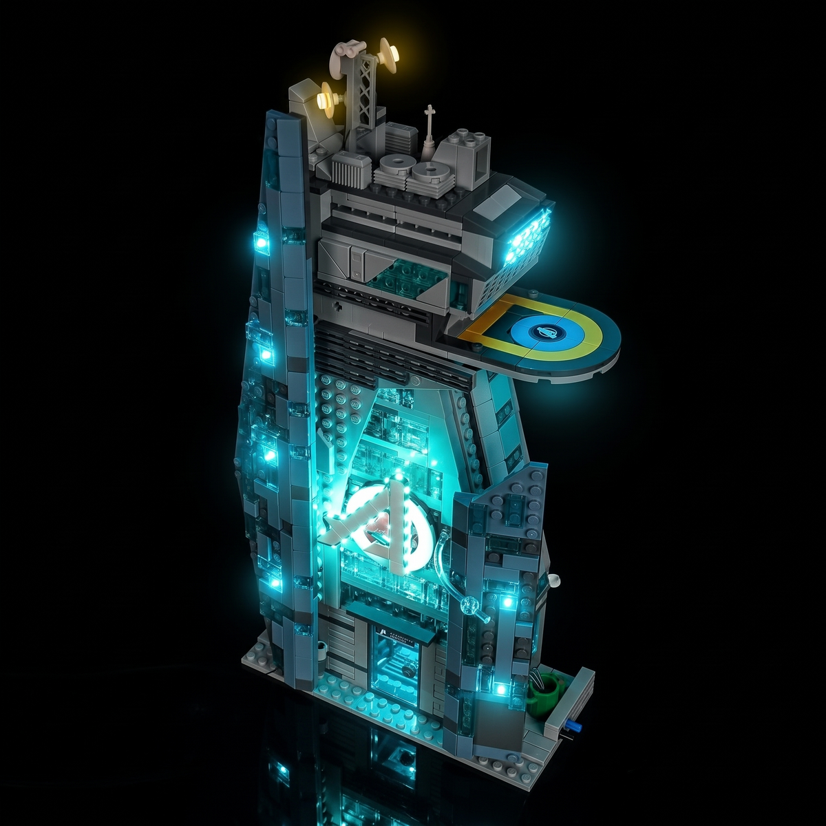 Illuminated rooftop and landing pad on LEGO® Avengers: Doomsday New Avengers Tower #76352